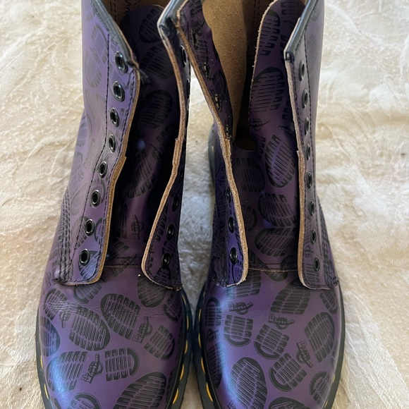 Purple sole pattern Doc Martens size 5 but women’s size 7 - Picture 4 of 4